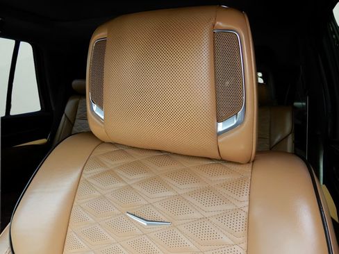 Used 2022 Cadillac Escalade Premium Luxury AWD/4WD image 10