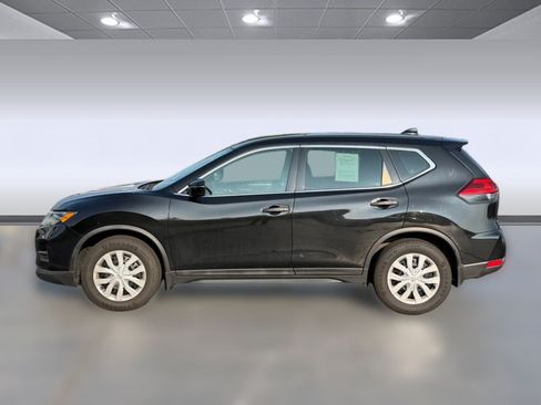 Used 2017 Nissan Rogue S FWD image 2