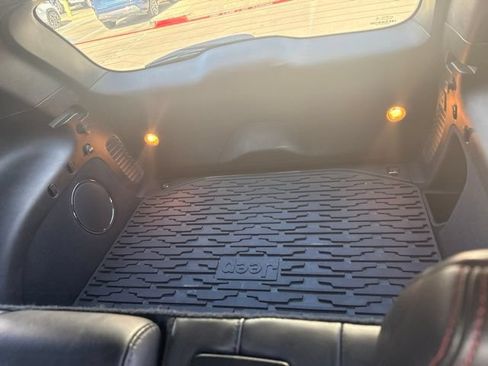 Used 2018 Jeep Grand Cherokee Trailhawk w/ Trailhawk Luxury Group AWD/4WD image 12