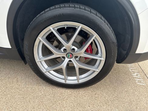 Used 2019 Alfa Romeo Stelvio Ti AWD/4WD image 3