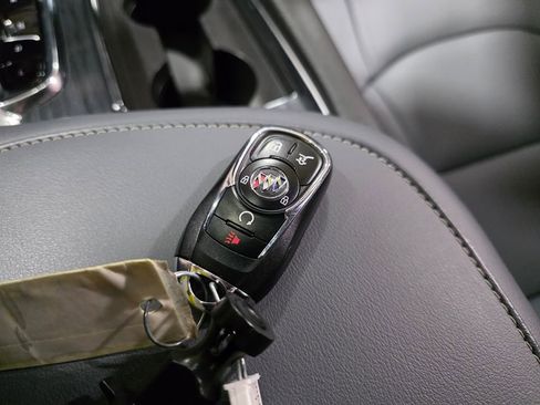 Certified 2023 Buick Enclave Essence image 25