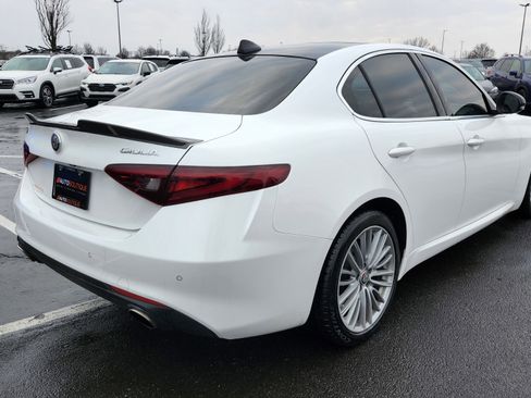 Used 2019 Alfa Romeo Giulia Ti w/ Quick Order Package 22X Lusso image 19