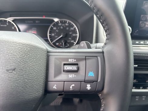 Certified 2025 Nissan Rogue SV FWD image 22