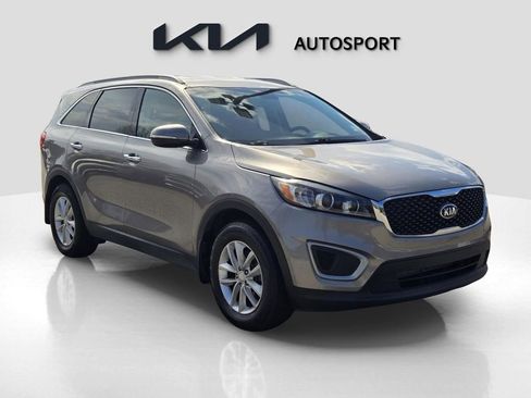Used 2018 Kia Sorento LX image 3