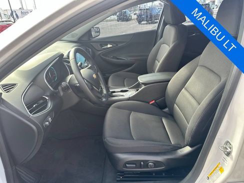 Used 2018 Chevrolet Malibu LT w/ Driver Confidence Package FWD image 9