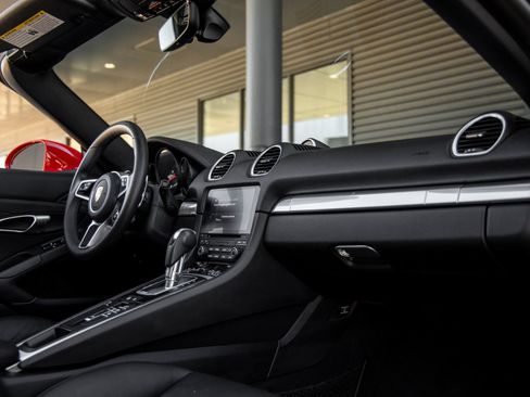 Certified 2023 Porsche 718 Boxster RWD image 37