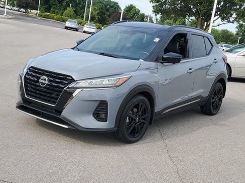 Used 2023 Nissan Kicks SR w/ SR Premium Package FWD image 2