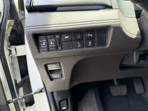 Used 2018 Honda Odyssey Elite image 27