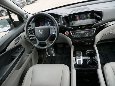 Used 2020 Honda Pilot Touring image 9
