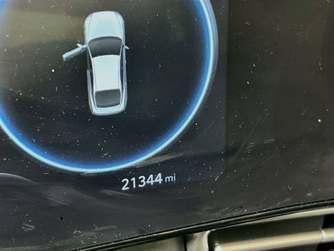 Used 2023 Hyundai Elantra Limited FWD image 12