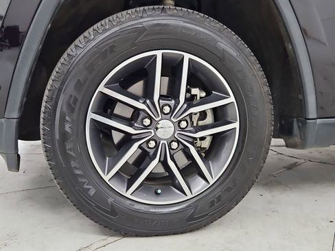 Used 2018 Jeep Grand Cherokee Limited AWD/4WD image 13