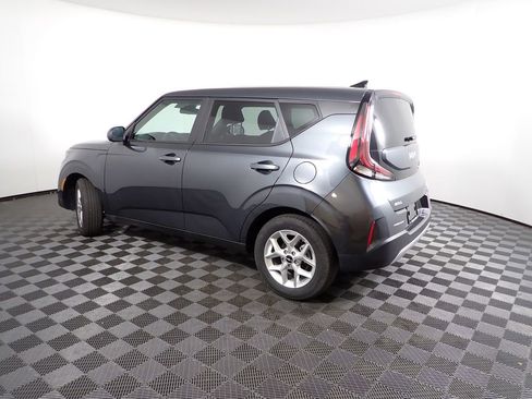 Used 2025 Kia Soul LX w/ LX Technology Package FWD image 11