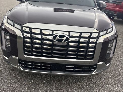 Used 2025 Hyundai Palisade Calligraphy FWD image 2