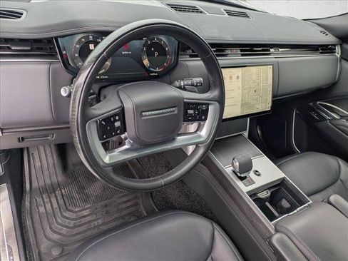 Used 2025 Land Rover Range Rover SE AWD/4WD image 10