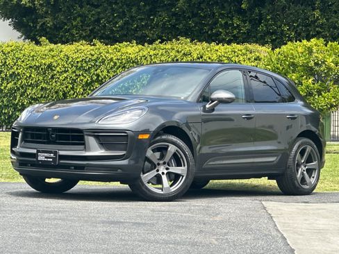 Certified 2026 Porsche Macan AWD/4WD image 1