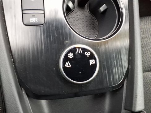 Used 2025 Nissan Rogue SV image 20