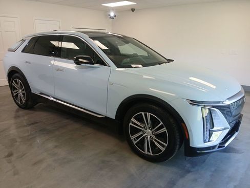 Certified 2024 Cadillac Lyriq Luxury AWD/4WD image 1