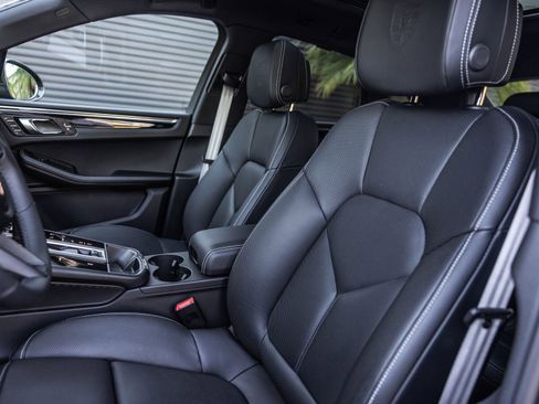 Certified 2025 Porsche Macan S image 5