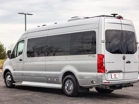 Used 2019 Mercedes-Benz Sprinter 170 w/ Premium Plus Package image 94