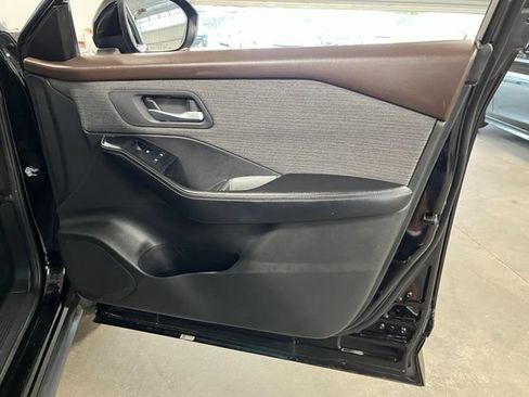 Used 2023 Nissan Rogue SV AWD/4WD image 12
