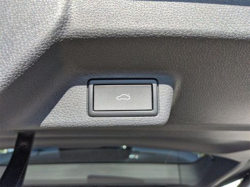 New 2025 Volkswagen ID. Buzz Pro S image 17