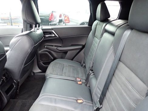 Used 2022 Mitsubishi Outlander SE image 14