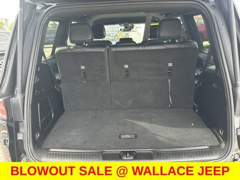 Certified 2024 Jeep Wagoneer Series II w/ Flexible Seating Group AWD/4WD image 8