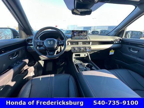 Certified 2025 Honda Pilot TrailSport image 52