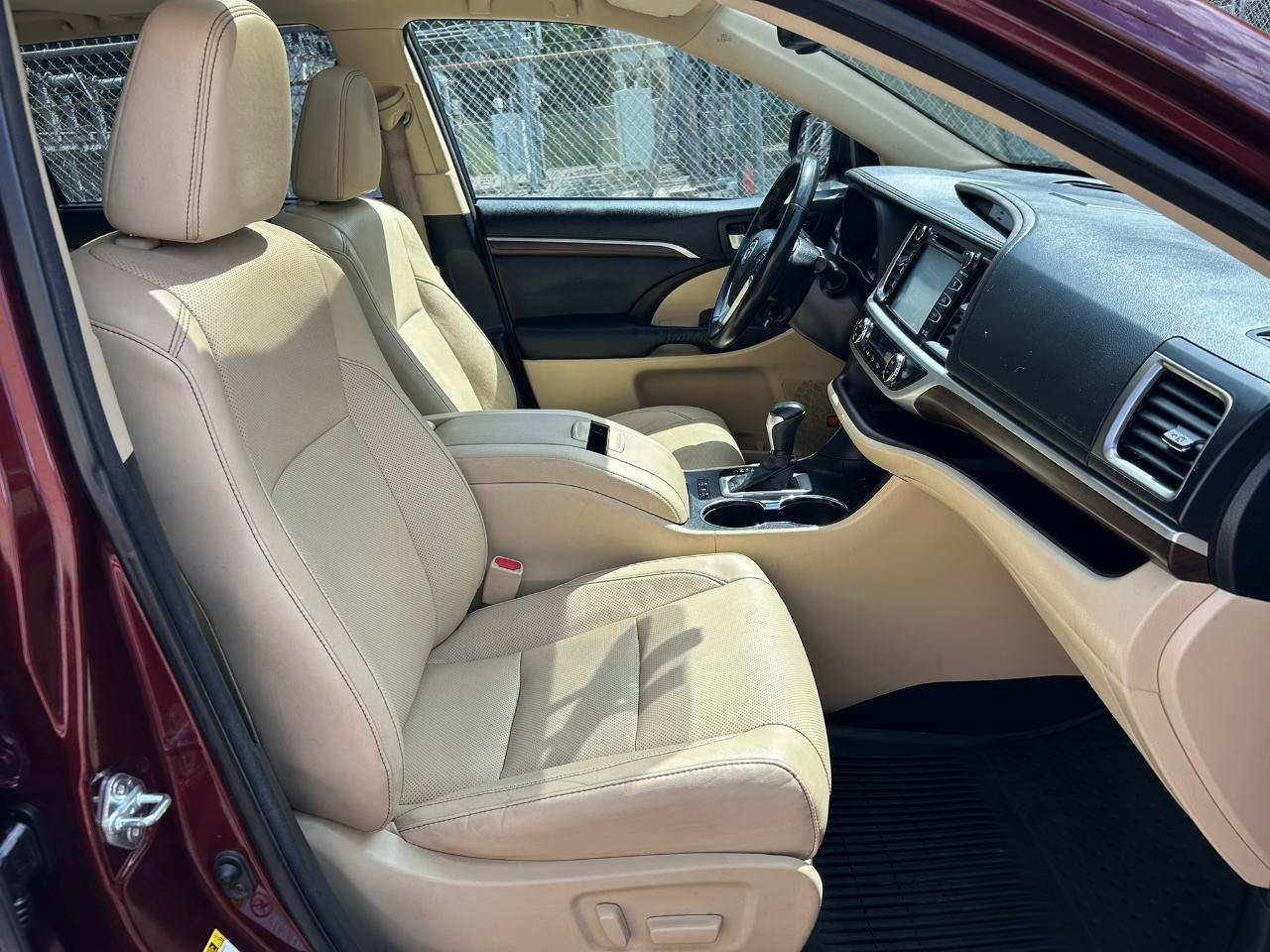 Used 2015 Toyota Highlander Limited AWD/4WD image 19