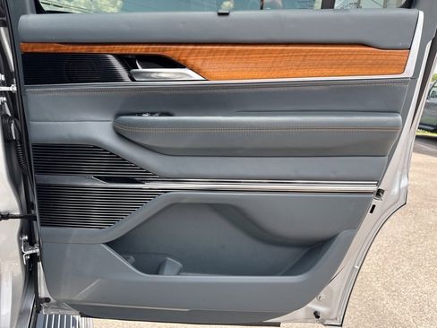 Used 2022 Jeep Grand Wagoneer Series II w/ Convenience Group III image 18