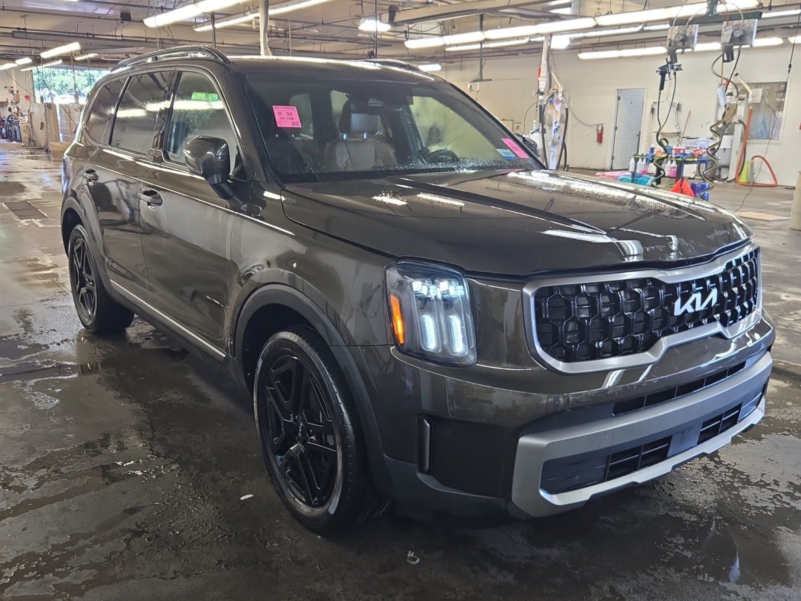 Used 2023 Kia Telluride EX X-Line AWD/4WD image 2