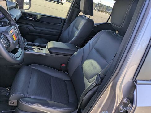 Used 2024 Toyota Land Cruiser image 18