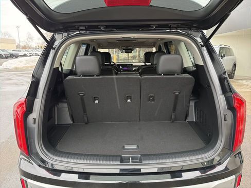 Certified 2024 Kia Telluride S w/ S Sunroof Package image 18