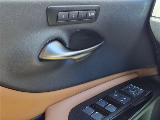 Certified 2024 Lexus ES 350 w/ Premium Package FWD image 2