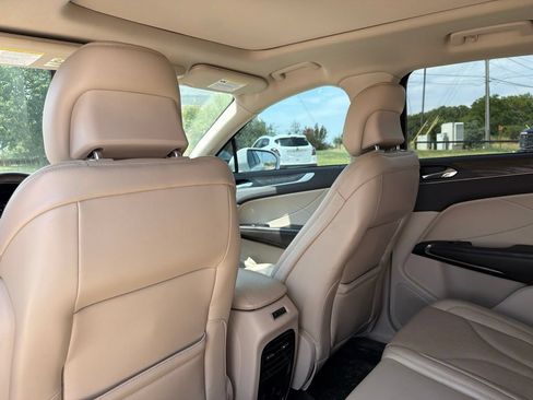 Used 2019 Lincoln MKC Reserve w/ MKC Climate Package FWD image 9