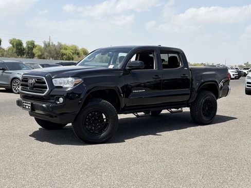Used 2019 Toyota Tacoma SR5 RWD image 2