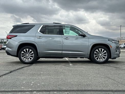 Used 2023 Chevrolet Traverse Premier AWD/4WD image 2
