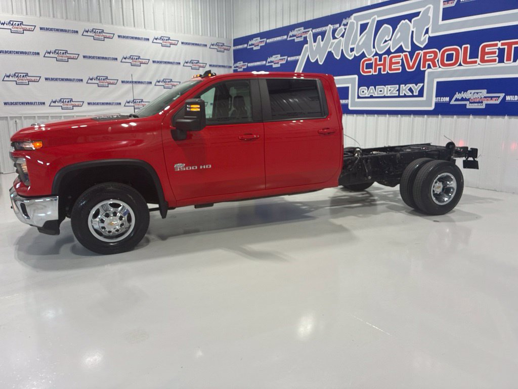 Used 2024 Chevrolet Silverado 3500 LT w/ Convenience Package AWD/4WD image 3