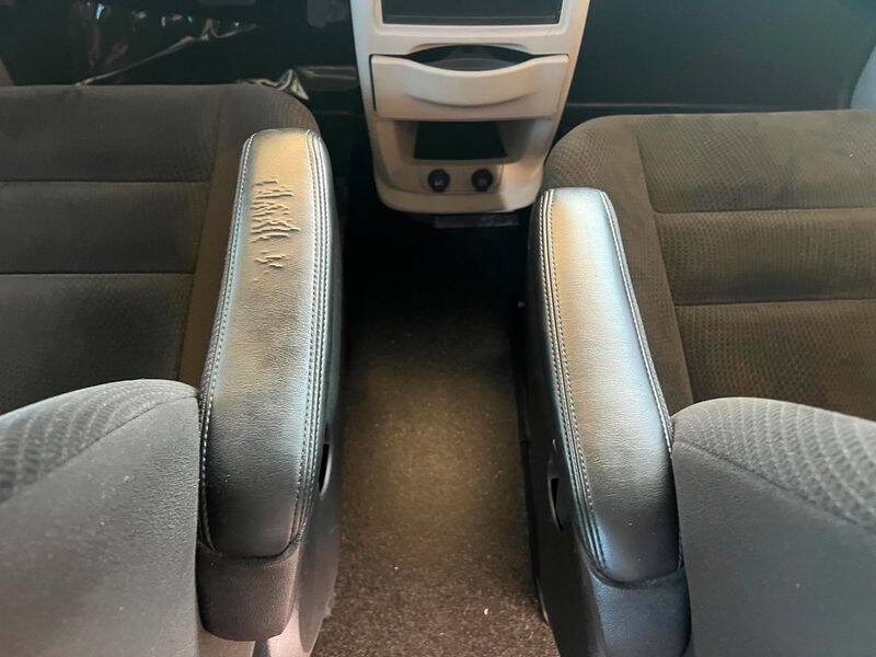 Used 2016 Dodge Grand Caravan SXT FWD image 28