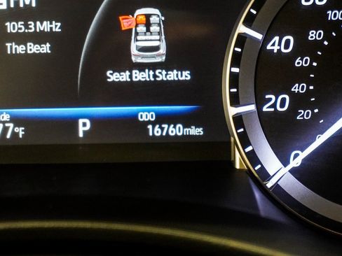 Used 2023 Toyota Highlander XLE image 32