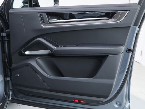 Used 2026 Porsche Cayenne GTS image 19