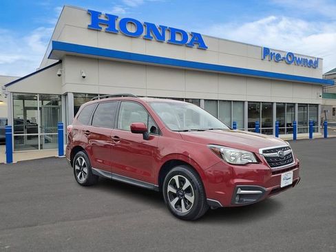 Used 2017 Subaru Forester 2.5i Premium AWD/4WD image 3
