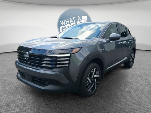 Used 2025 Nissan Kicks SV w/ Charging Package FWD image 8