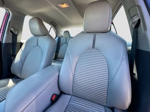 Used 2019 Toyota Camry SE FWD image 19