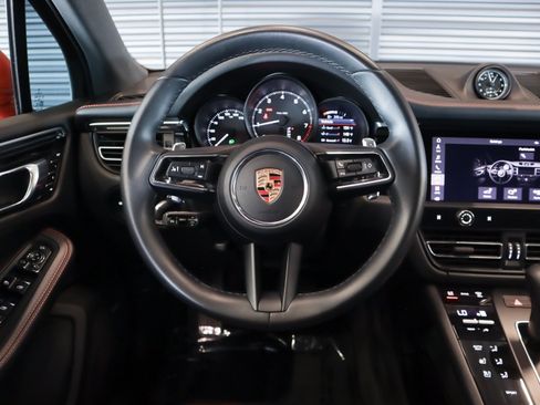 Certified 2024 Porsche Macan w/ Premium Plus Package AWD/4WD image 15