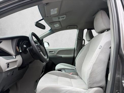 Used 2015 Toyota Sienna LE image 11