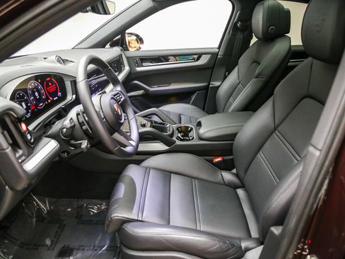 Certified 2025 Porsche Cayenne Coupe AWD/4WD image 22