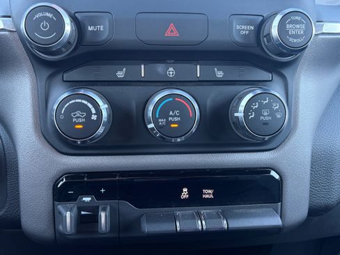 Used 2024 RAM 2500 Big Horn w/ Heated Seats & Wheel Group AWD/4WD image 20