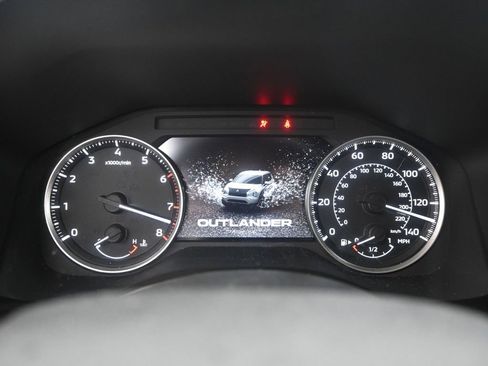 Used 2022 Mitsubishi Outlander SE image 9