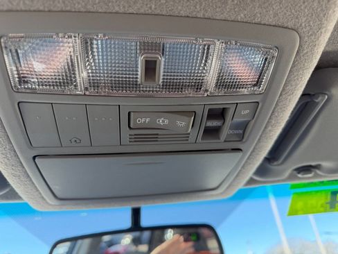 Used 2012 Toyota Highlander SE w/ Tow Pkg image 23